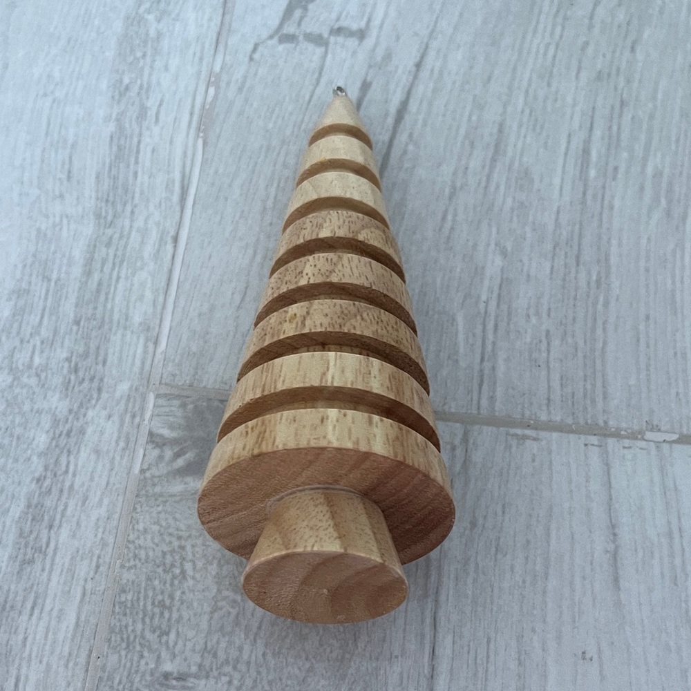 🎁 Natural Wood Holiday Christmas Tree Ornament - Available as a Gift w/Purchase - Picture 4 of 9
